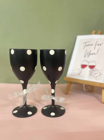 Non Breakable Wine Glass Gift Set - Black & White
