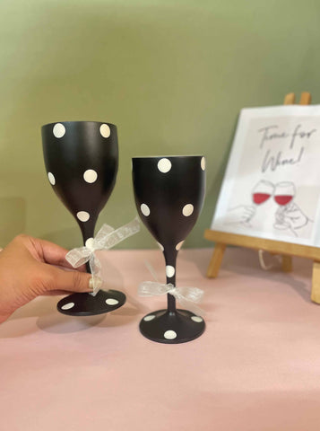 Non Breakable Wine Glass Gift Set - Black & White