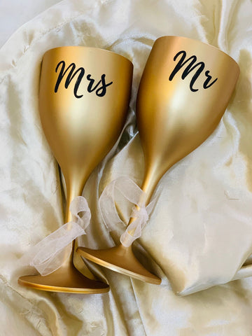 Non Breakable Couple Wine Glass Gift Set - Mr. & Mrs Wine Glasses - Set of 2 - Gold