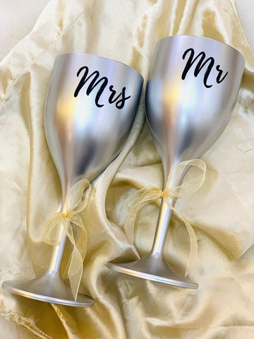 Non Breakable Couple Wine Glass Gift Set - Mr. & Mrs Wine Glasses - Set of 2 - Silver